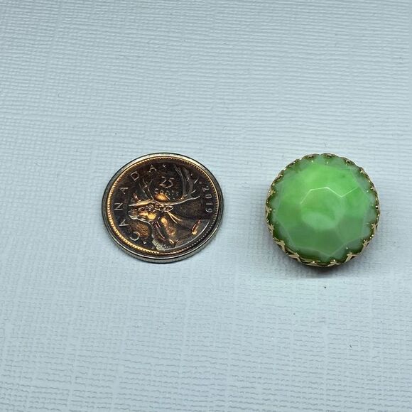 🇭🇰*Hong Kong* Stamped Vintage Geometric Celluloid Clip On Earrings - Picture 5 of 5